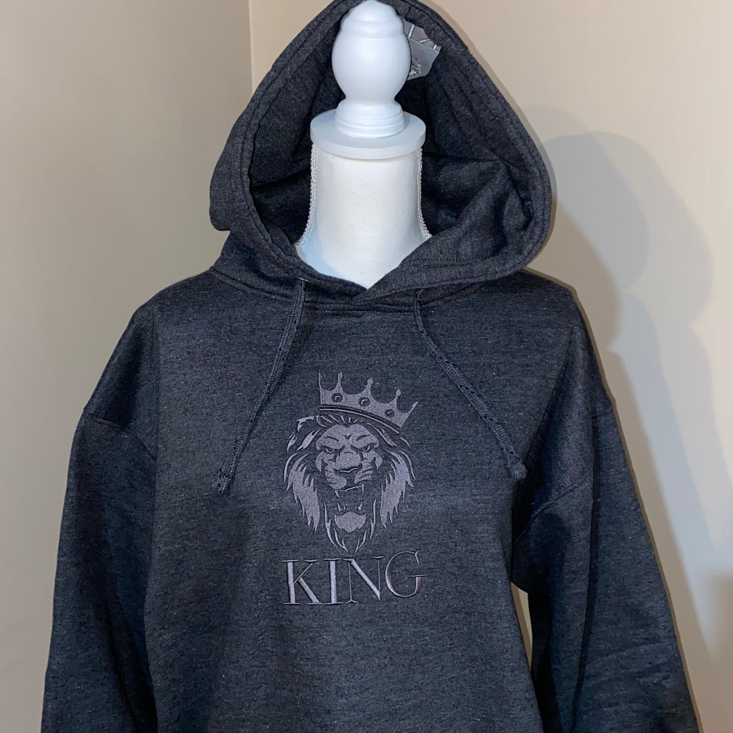 Hoodie Custom King Embroidery, Lion with a Crown | C'est Martine