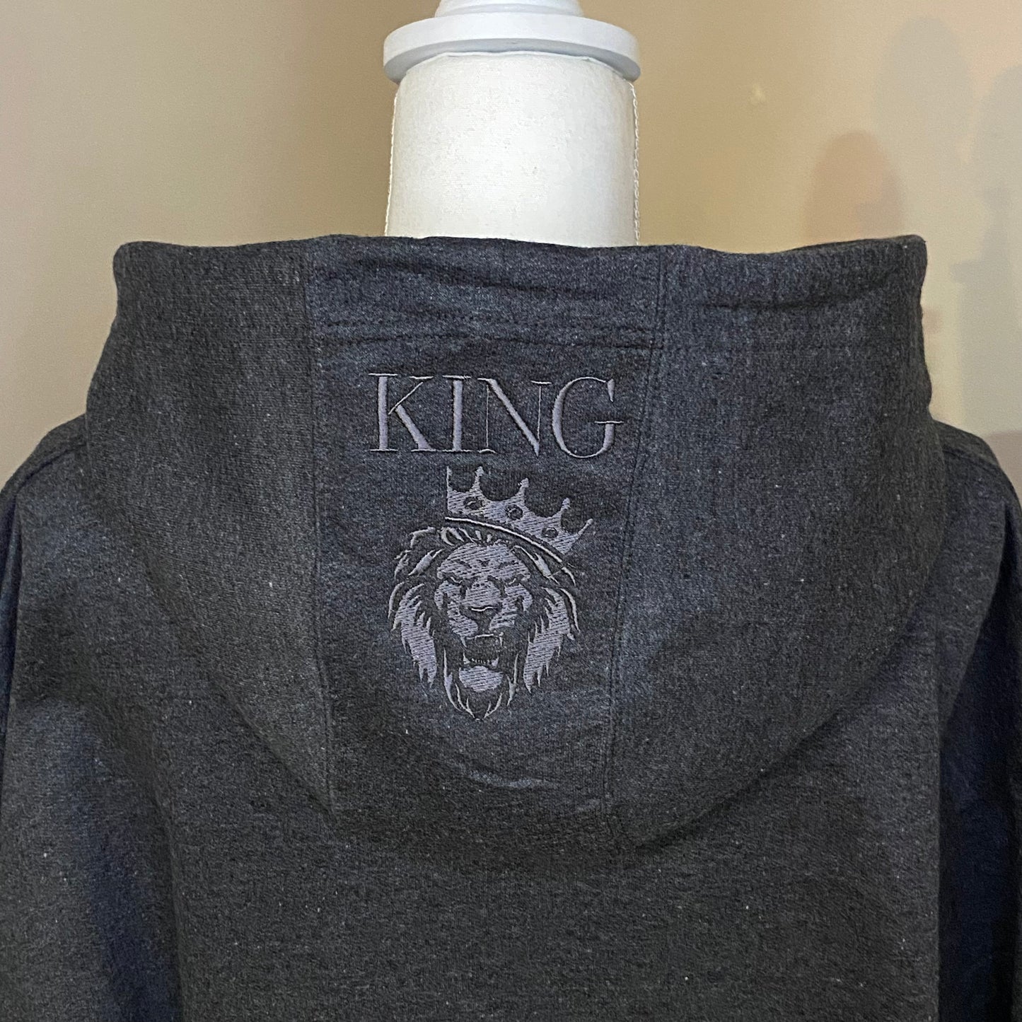 Hoodie Custom King Embroidery, Lion with a Crown | C'est Martine